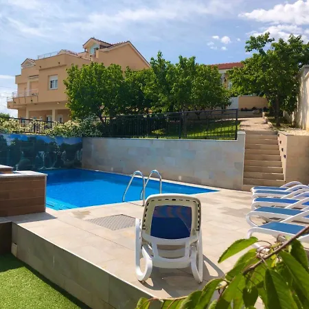 Luxury With Private Pool And Jacuzzi Willa