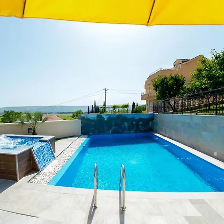 Luxury With Private Pool And Jacuzzi Willa