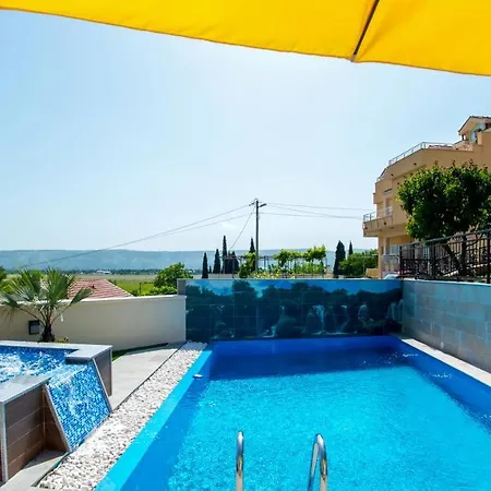 Luxury With Private Pool And Jacuzzi Villa *