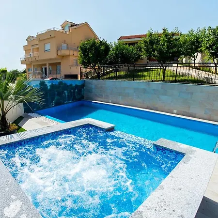 Villa Luxury With Private Pool And Jacuzzi *